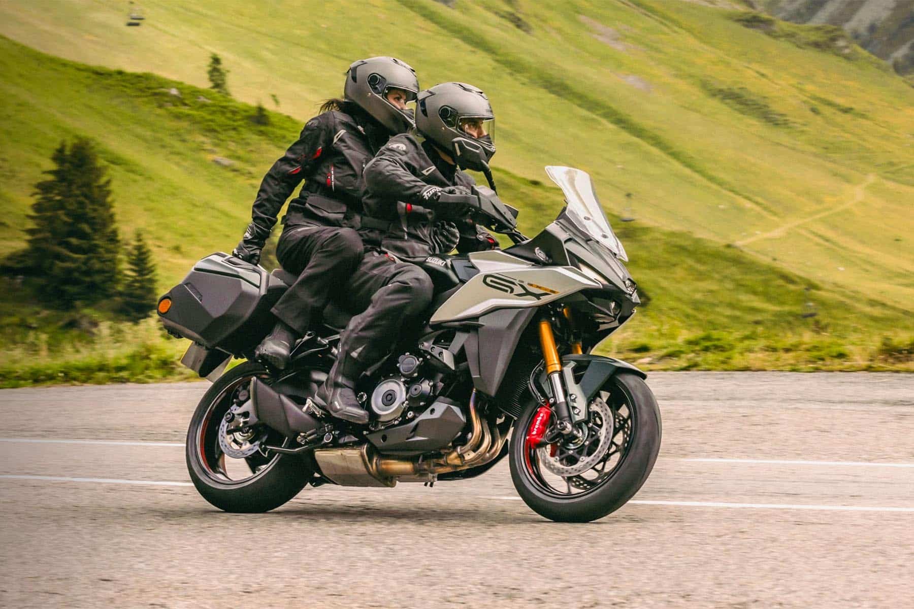 Moto trail asfáltica o sport touring para viajar y con más de 90 caballos