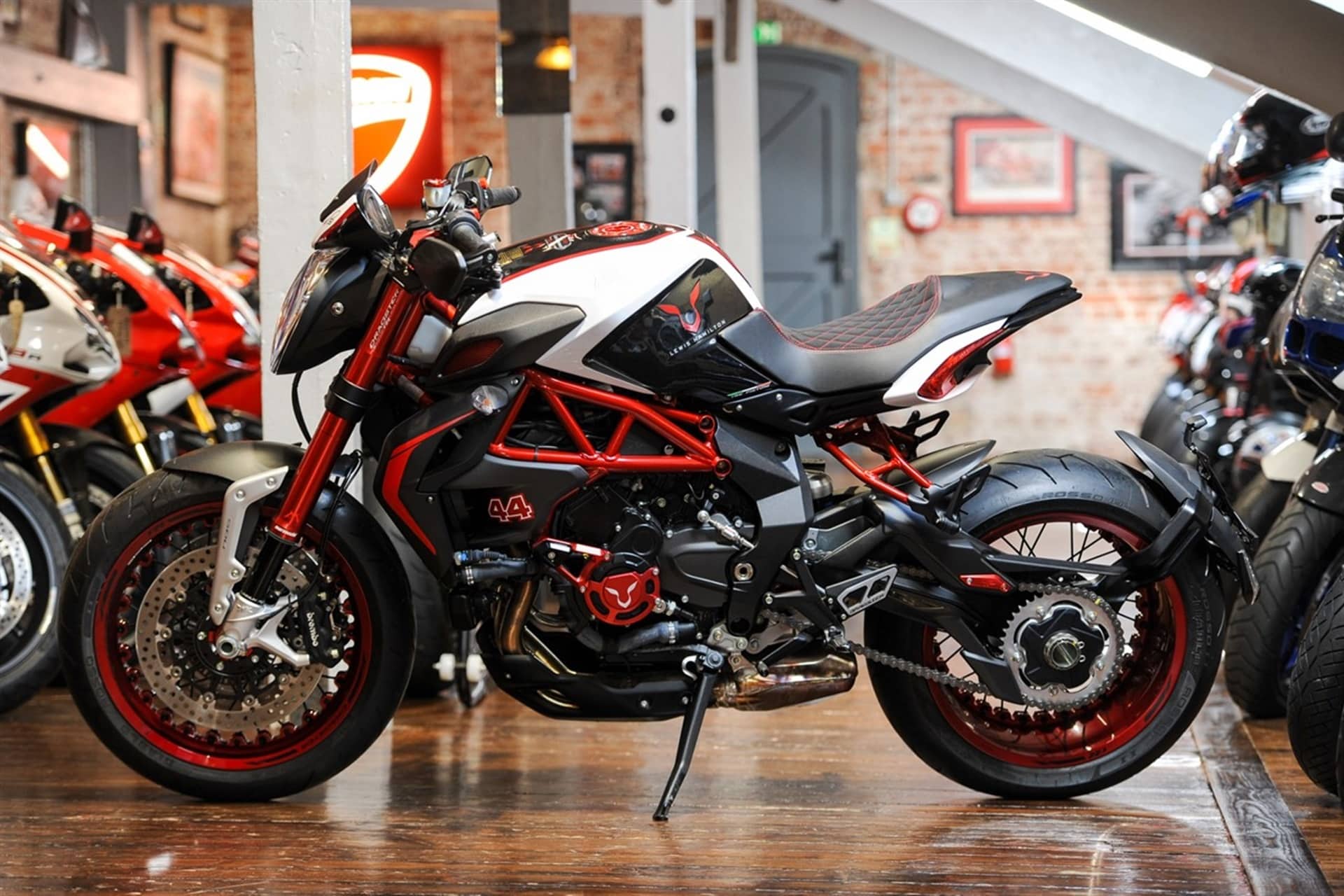Motos de ensueño a la venta: MV Agusta LH44 Dragster 800 RR