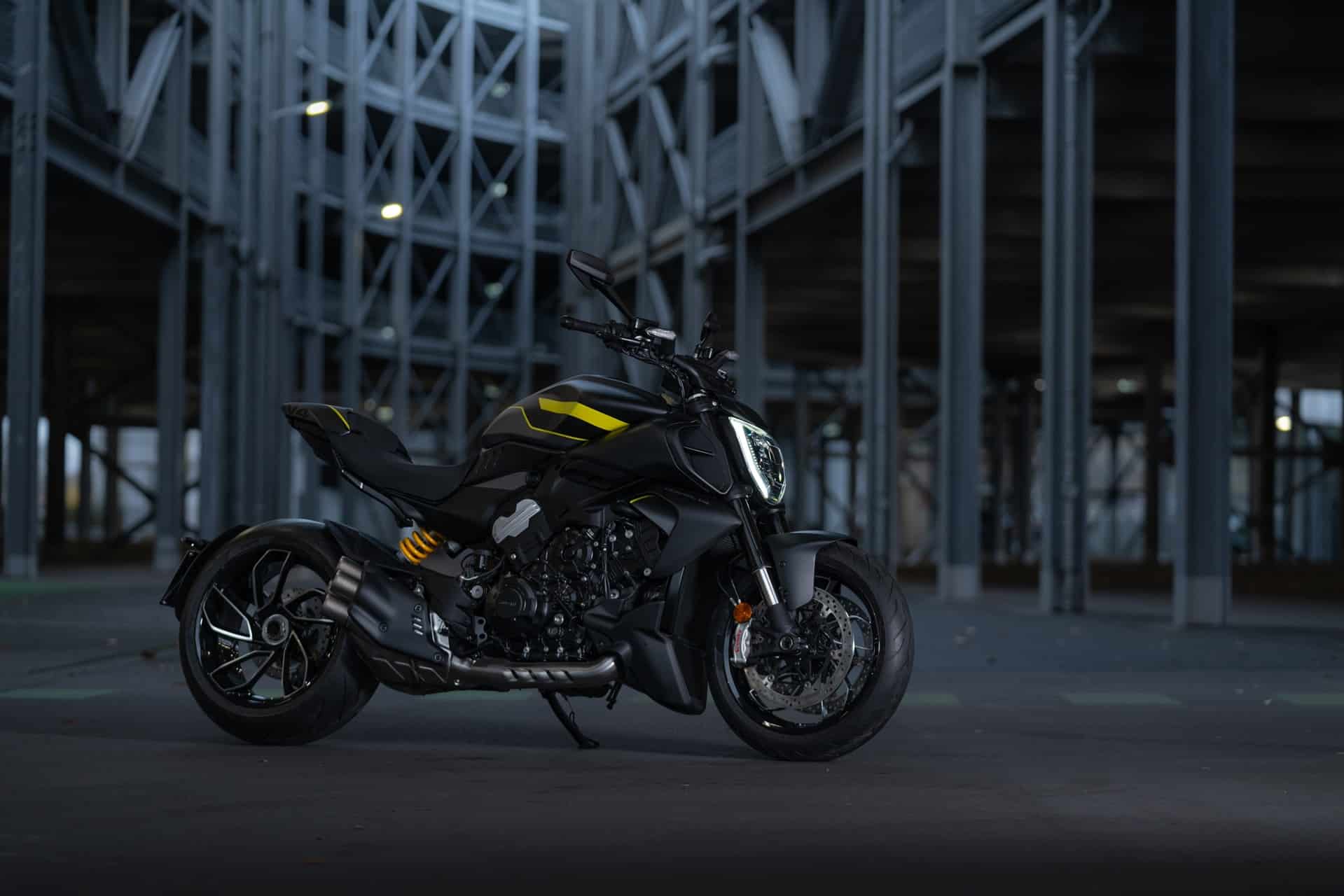 La Ducati Diavel V4 estrena la nueva gráfica Black Roadster Livery en su modelo 2025
