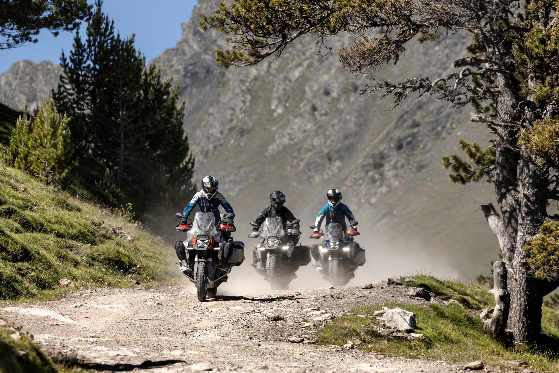 Colección de ropa BMW Motorrad 2025: Equipamiento premium