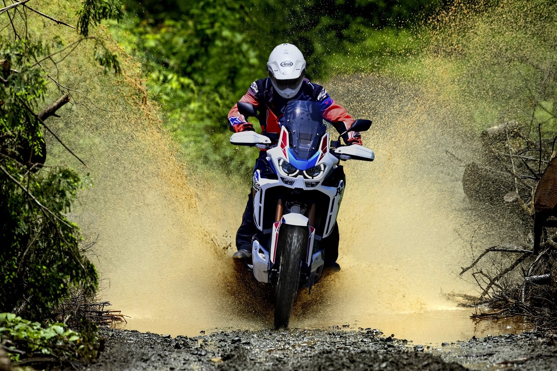 Arai Tour-X5 y MX-V EVO 2025: Diseñados para afrontar cualquier desafío sin límites