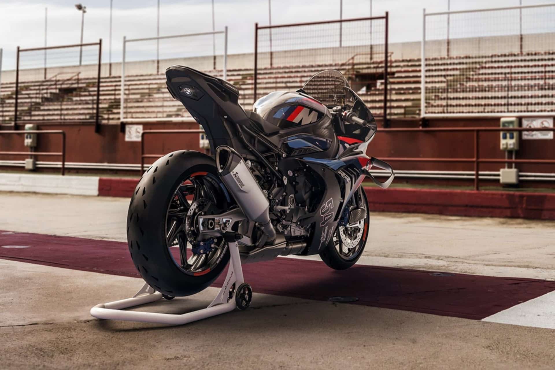 2025 年 BMW S 1000 RR 和 M 1000 RR 扰流板