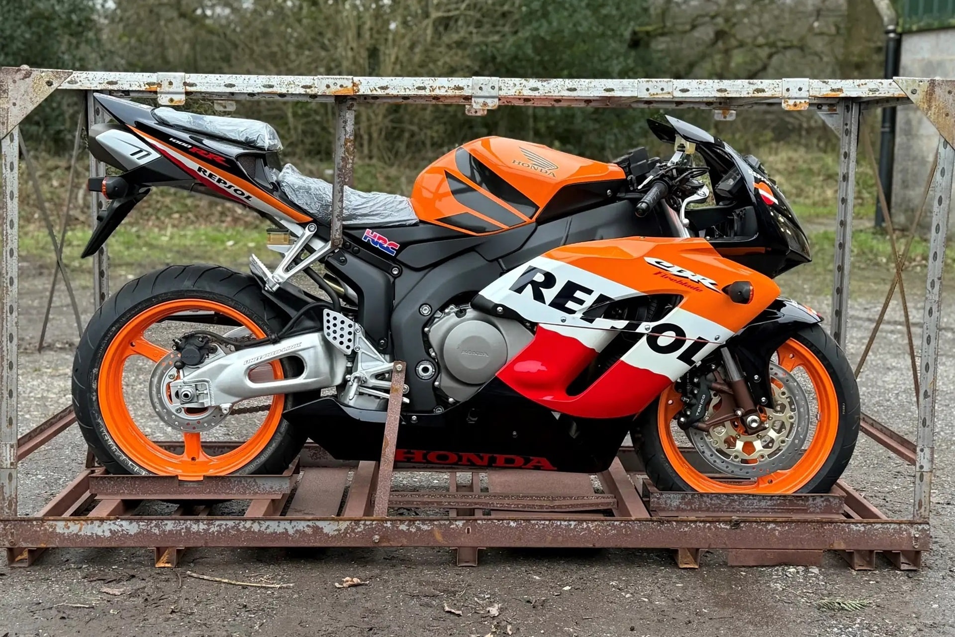 Motos de ensueño a la venta: Honda CBR1000RR SC57 2005 en su caja