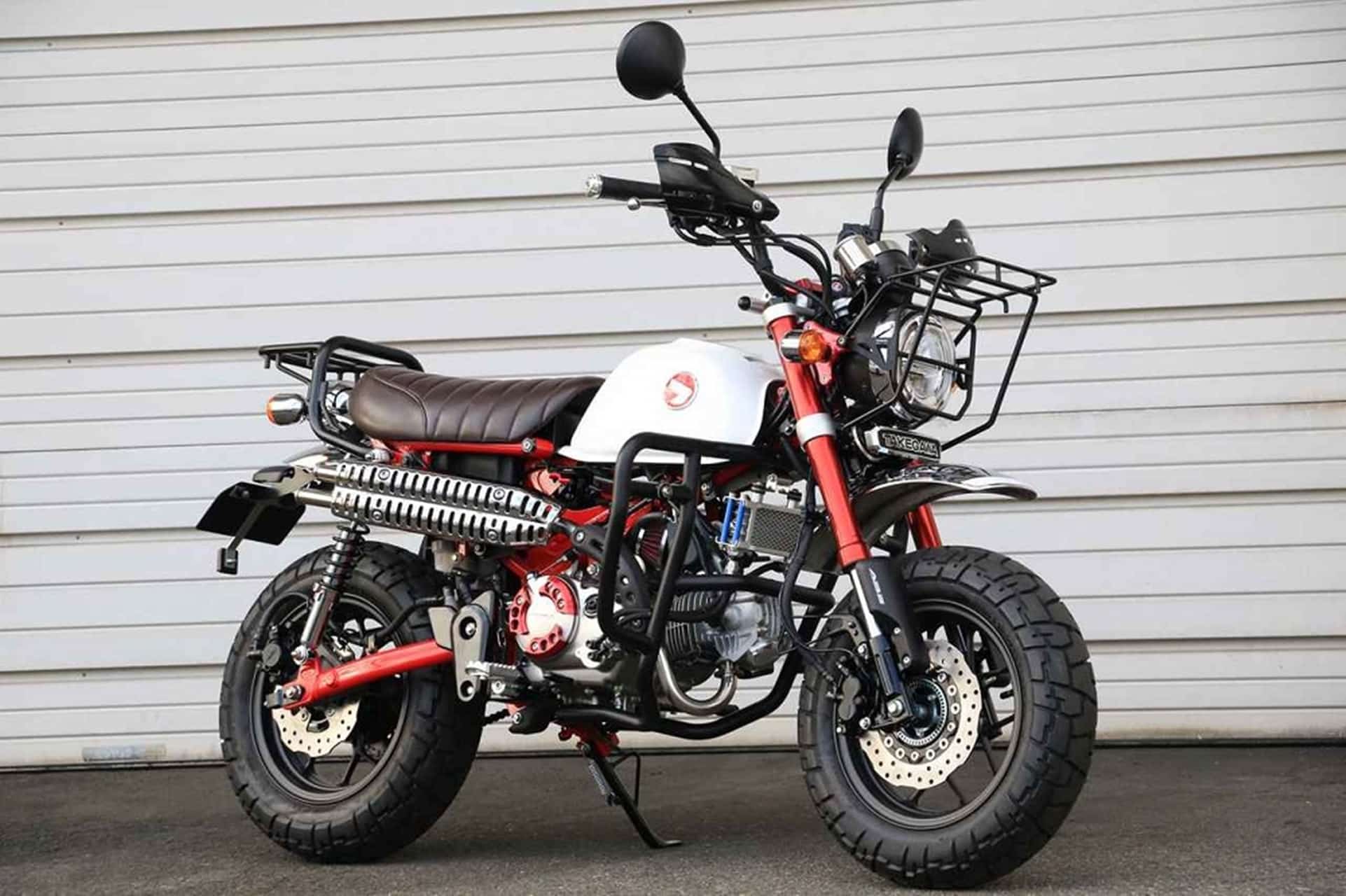 El especialista japonés Takekawa lanza una completa gama de accesorios para Honda Monkey