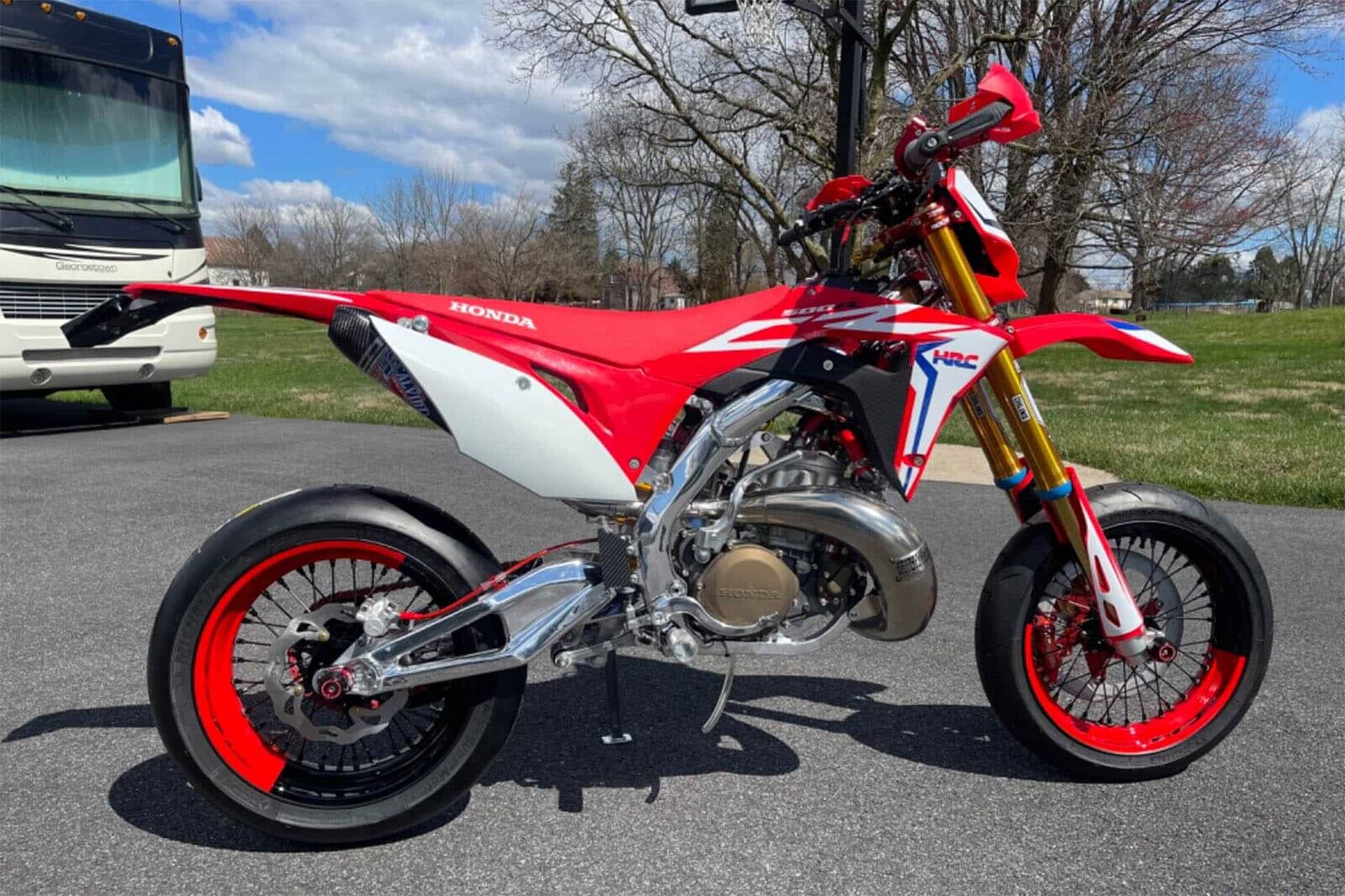 Chasis de CRF450R más motor de CR500 y matriculada es igual a un misil que quieres en tu garaje