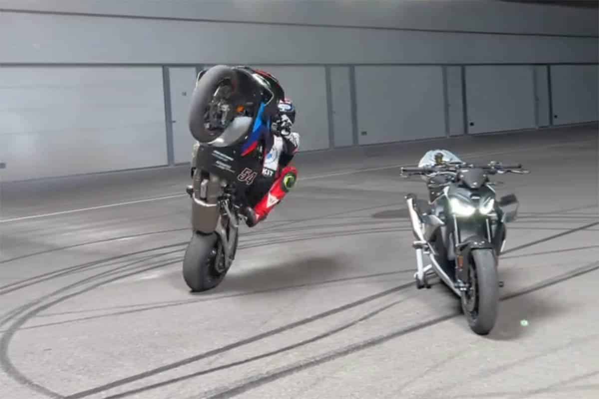 Razgatlioglu se atreve con todo: ahora stunt con una BMW M 1000 RR