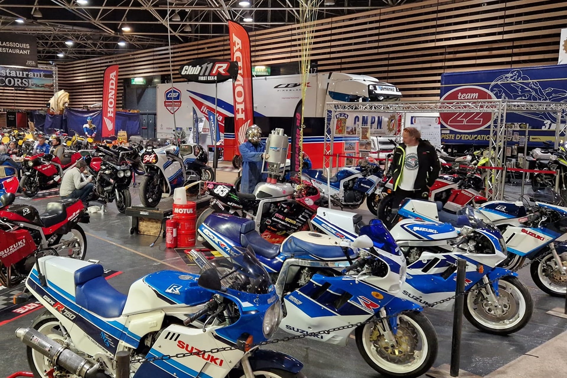 La Suzuki GSXR750 celebra su 40 aniversario por todo lo alto en el Salón de las 2 ruedas de Lyon
