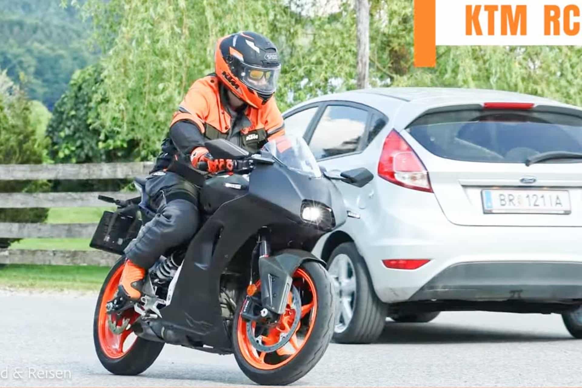 KTM sigue dando pasos en la evolución de su futura RC 390