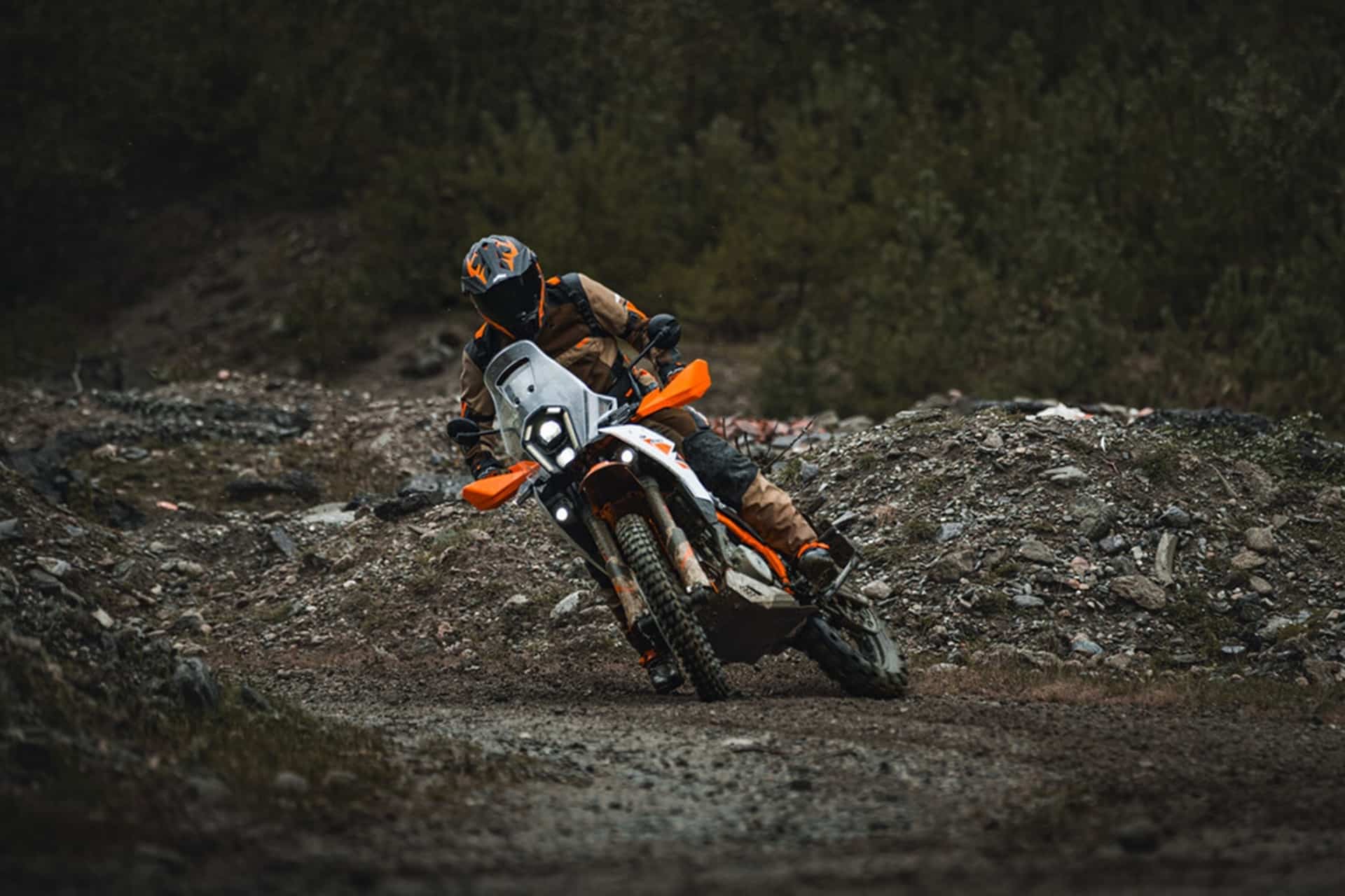 KTM amplia su oferta "Offroad Travel" con la nueva gama 390 Adventure 2025