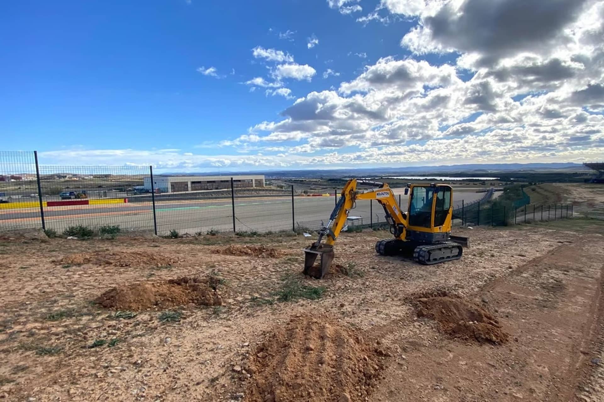 MotorLand Aragón inicia un proceso de reforestación y revegetación en varias zonas de sus instalaciones