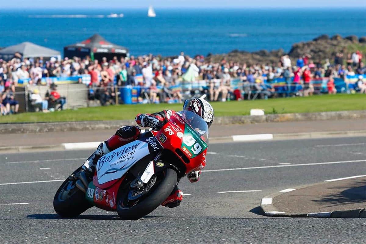 Jubilarse no está en los planes de Jeremy McWilliams, ¡correrá con 61 años!