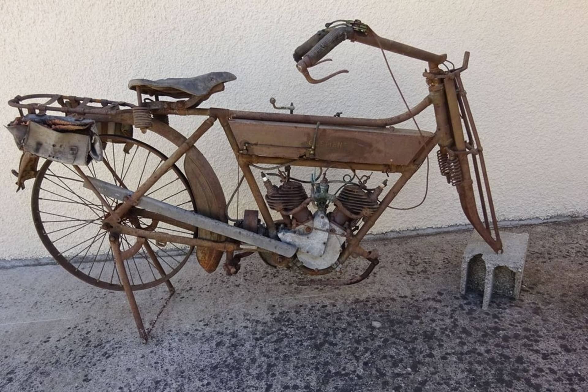 Una rarísima Autocyclette Clément de 1912 se proclama vencedora del premio Motul Moto Grand Prix 2025