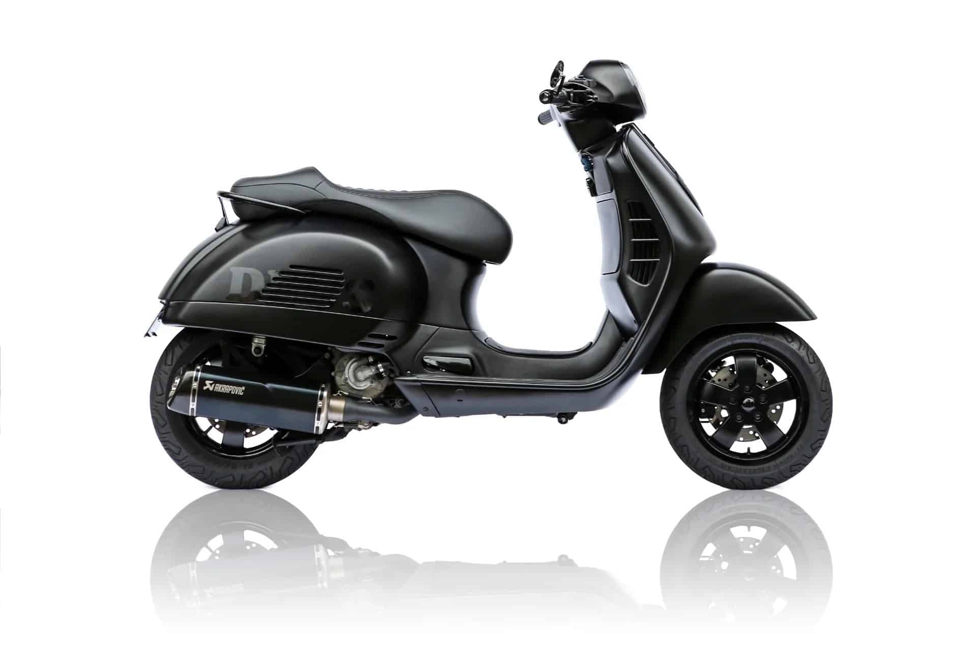 “Don’t Panic” by Deus Ex Machina: La Vespa 300 SuperSport se reinventa