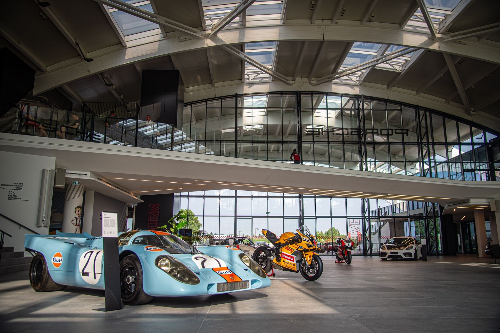 La 2ª edición de la Porsche & Ducati Experience calienta motores. Te contamos todos los detalles