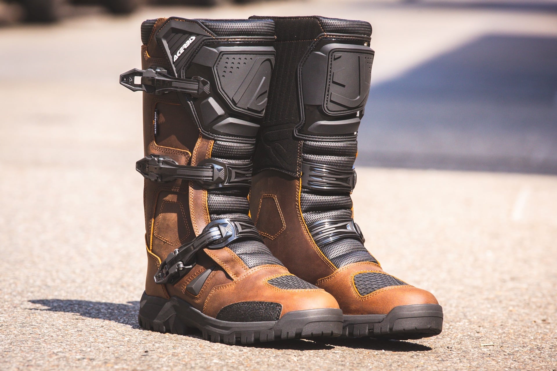 Acerbis Grimsel y Galibier 2025: Las nuevas botas de piel de la firma italiana dedicadas al Adventure