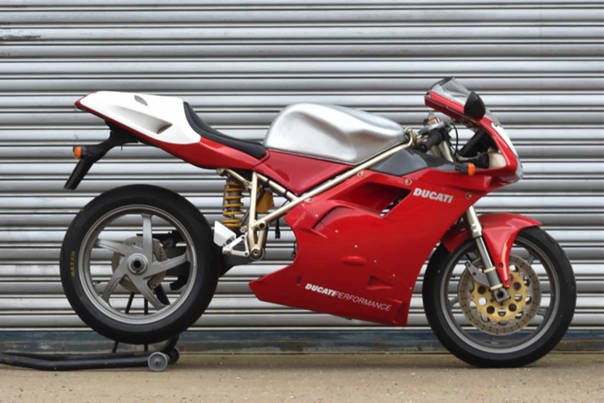 Tu Ducati 916 se merece equipar un depósito de combustible de ETTO Motorcycles