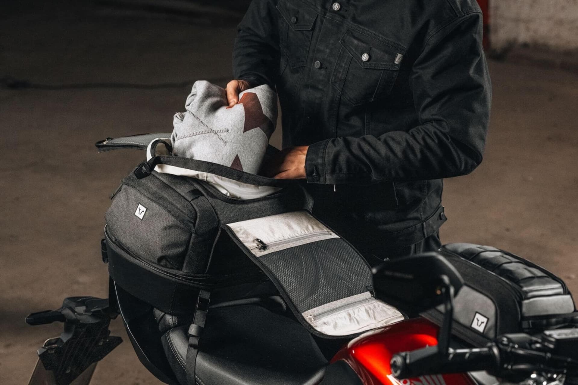 SW-Motech actualiza su línea Legend Gear para 2025 con la inclusión de nuevos materiales