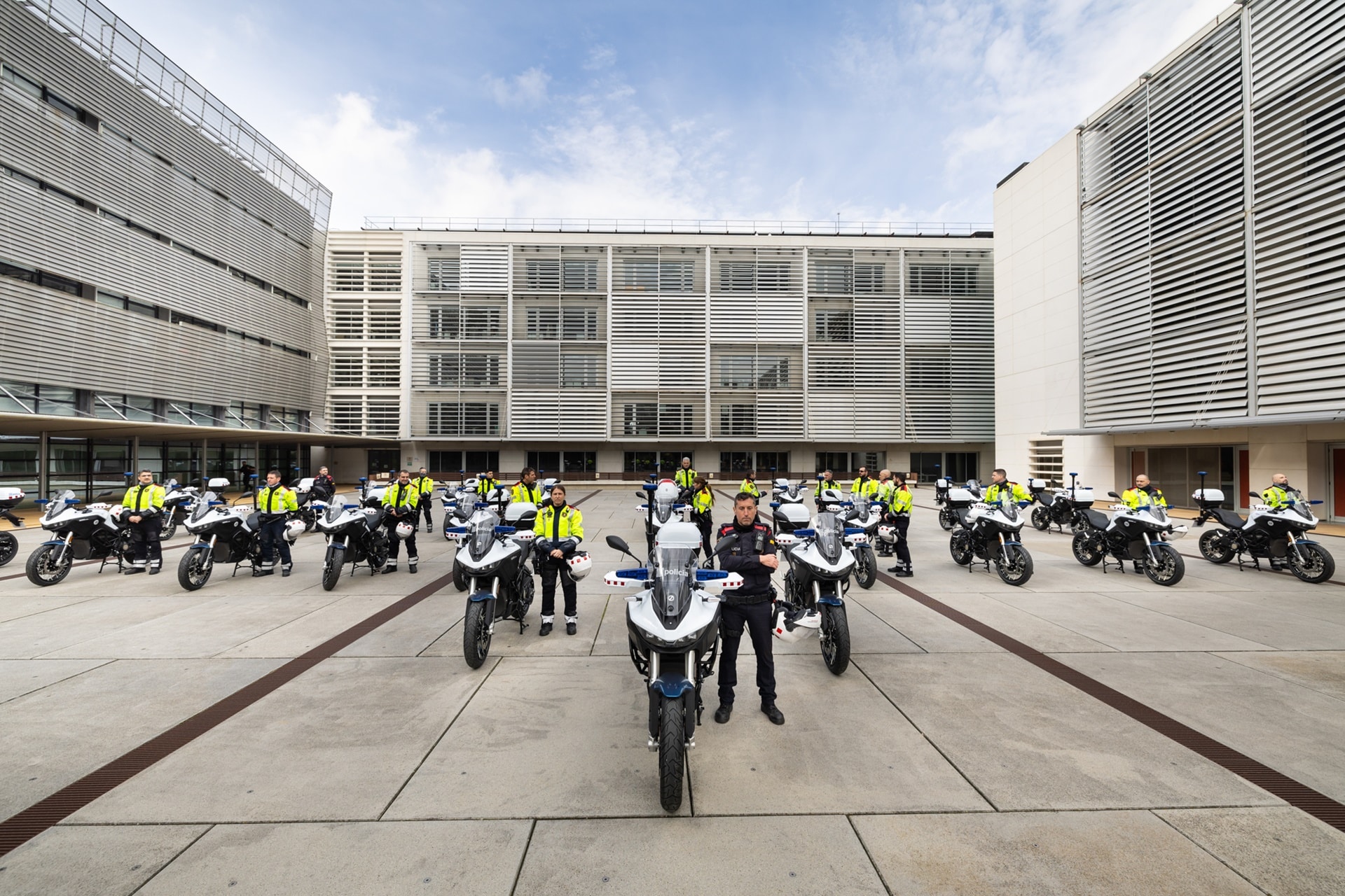 Los Mossos d'Esquadra incorporan 25 unidades de Zero DSR/X a su flota de vehículos
