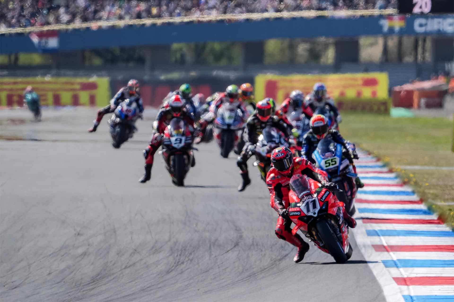Superbike Assen 2025: Bulega, Razgatlioglu y Locatelli se reparten las victorias