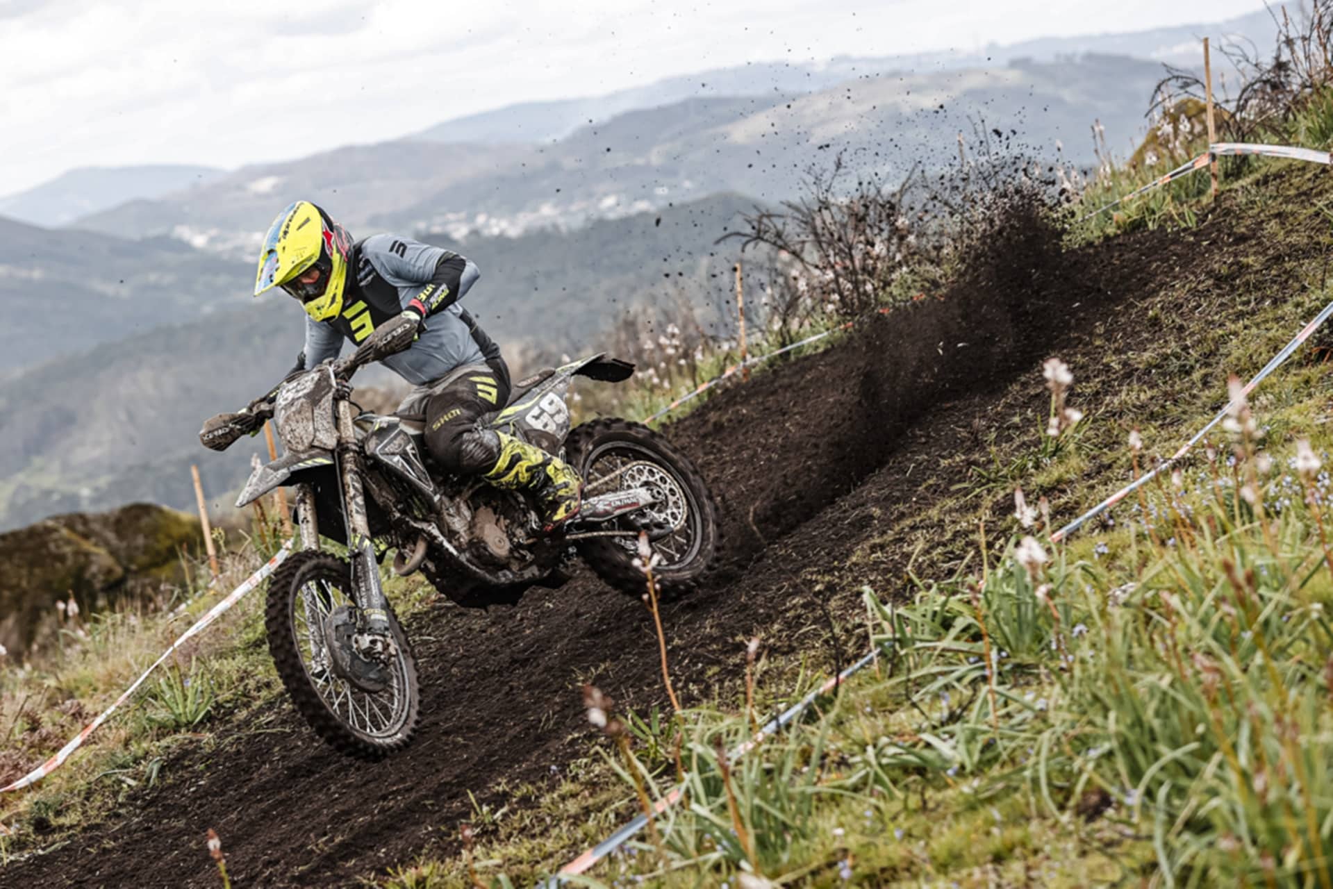 Las nuevas TF 250-E y TF 450-E de Triumph impresionan en su debut europeo