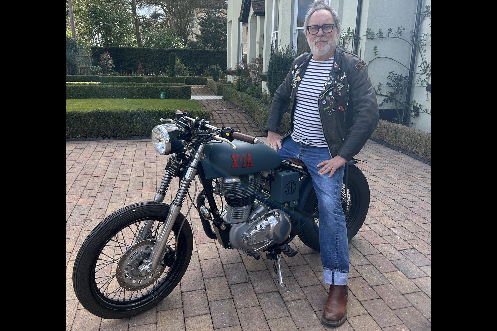 A subasta una Royal Enfield Bullet 500 y una Kawasaki W650 propiedad del conocido artista televisivo Vic Reeves
