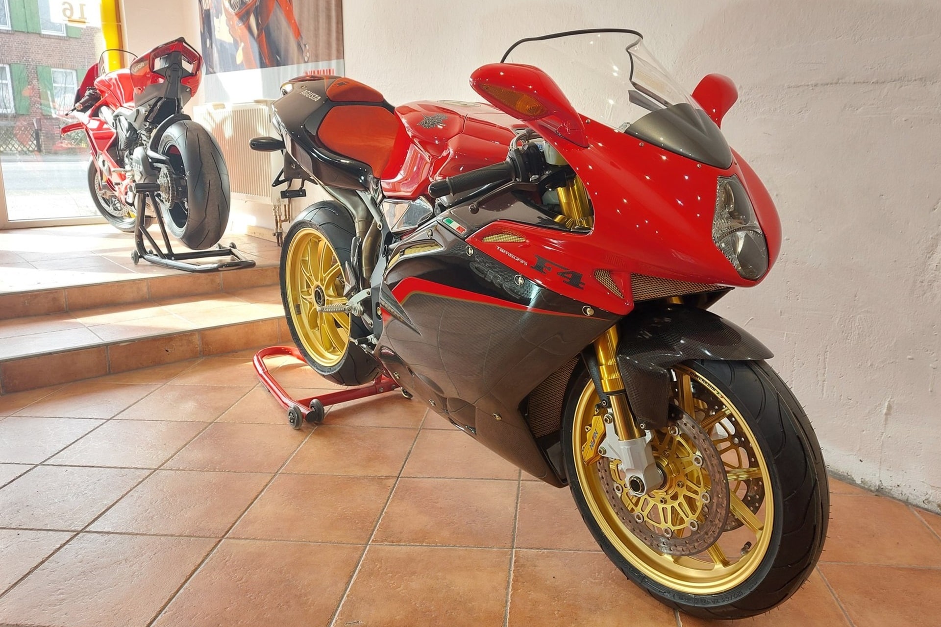 Si no puedes hacerte con una F4 1000 Tamburini tienes otra opción: Pedir que te fabriquen una réplica a medida
