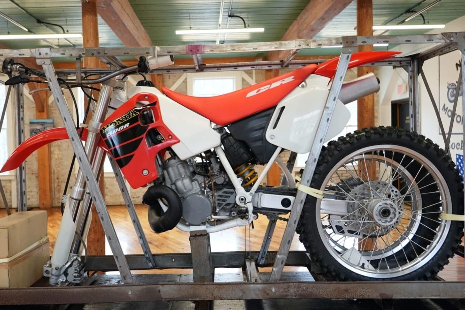 Vendida la que probablemente sea la última Honda CR500 "nueva de paquete" del planeta