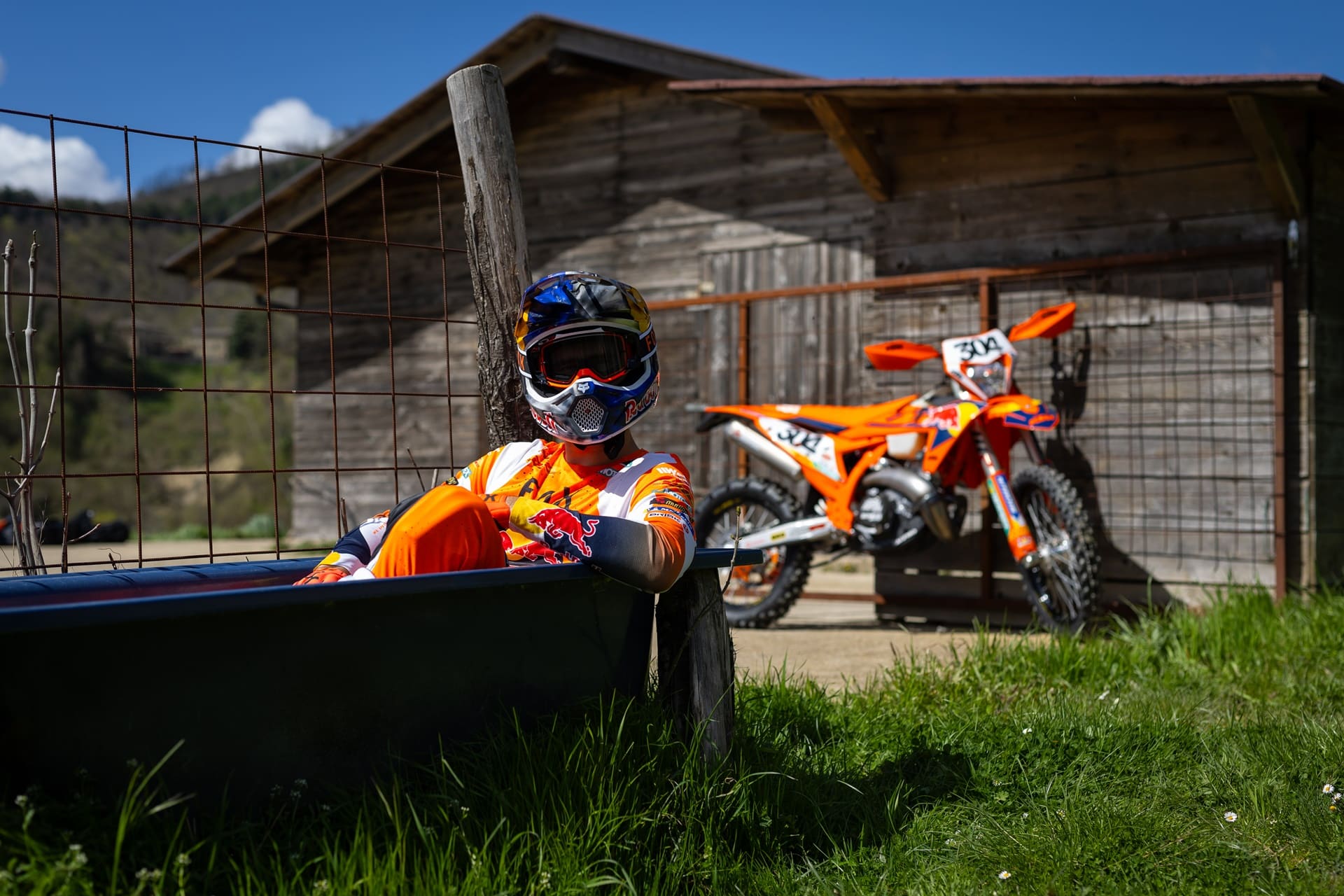 Por la compra de una una nueva KTM EXC 2025, podemos ganar una experiencia VIP en el Red Bull Erzbergrodeo 2025