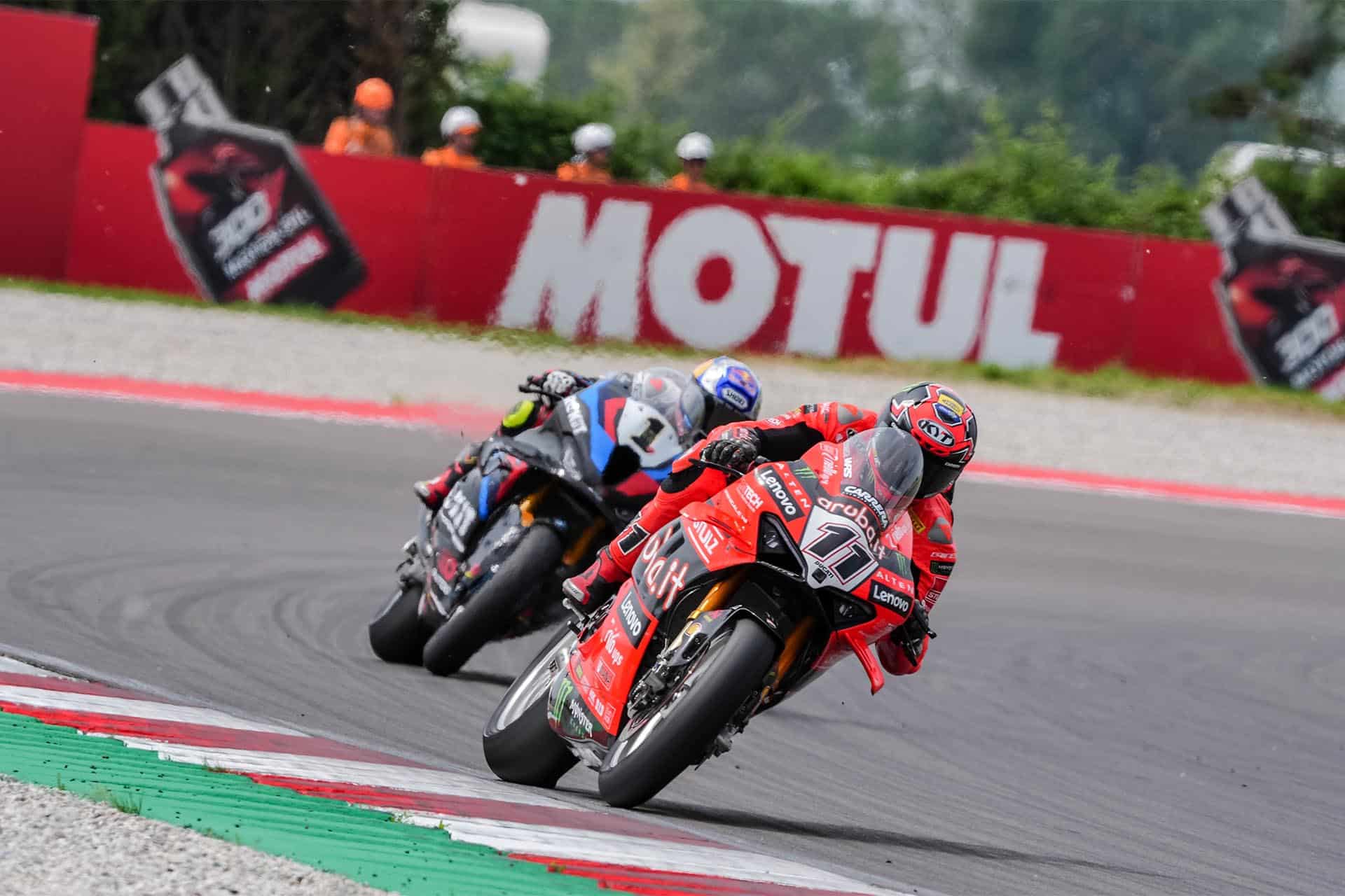 Superbike Cremona 2025: Bulega arrasa con todos y apunta al título
