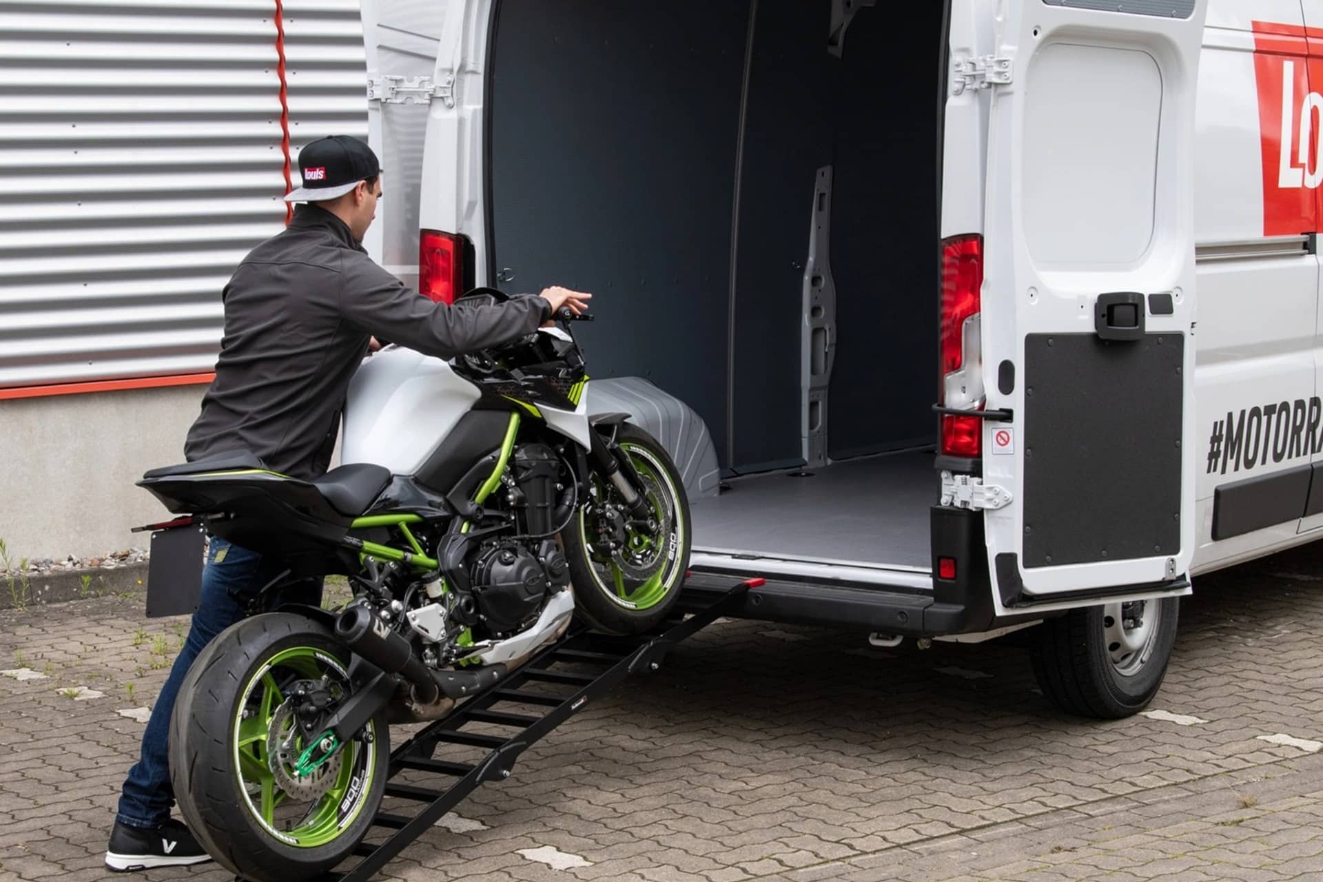 Gama de rampas de carga Rothewald 2025: Carga tu moto de una manera sencilla y segura