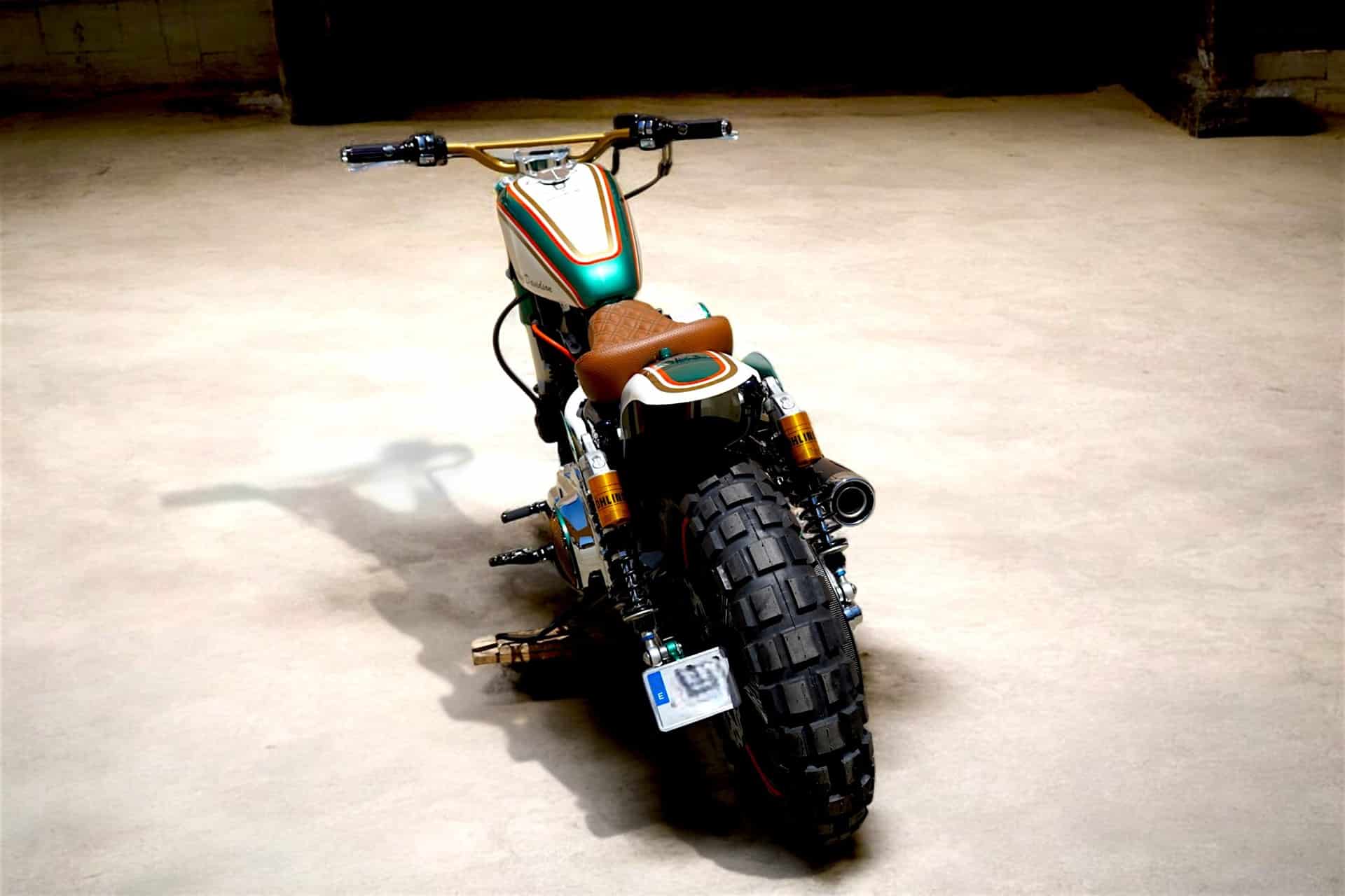 LDK和他的新Harley Scrable Bultracker 05被称为跑步者 - 欧洲自行车展览会2025年音乐节