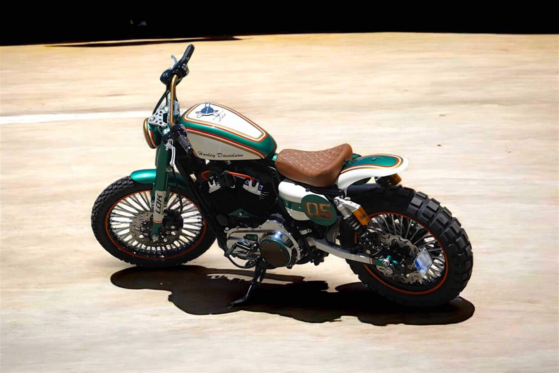 LDK和他的新Harley Scrable Bultracker 05被称为跑步者 - 欧洲自行车展览会2025年音乐节