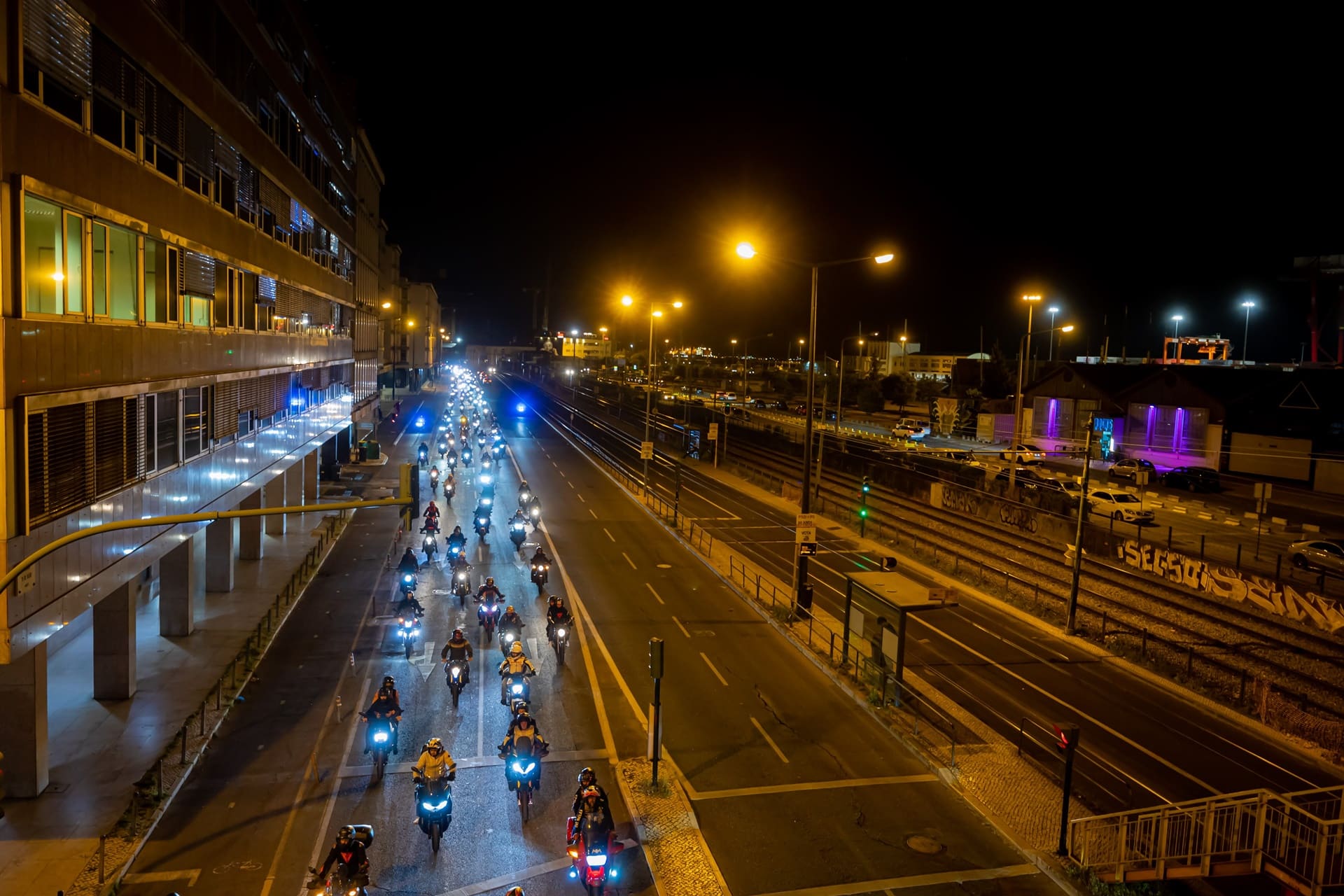 杜卡迪（Ducati）在里斯本摩托车电影节上首映，为节日
