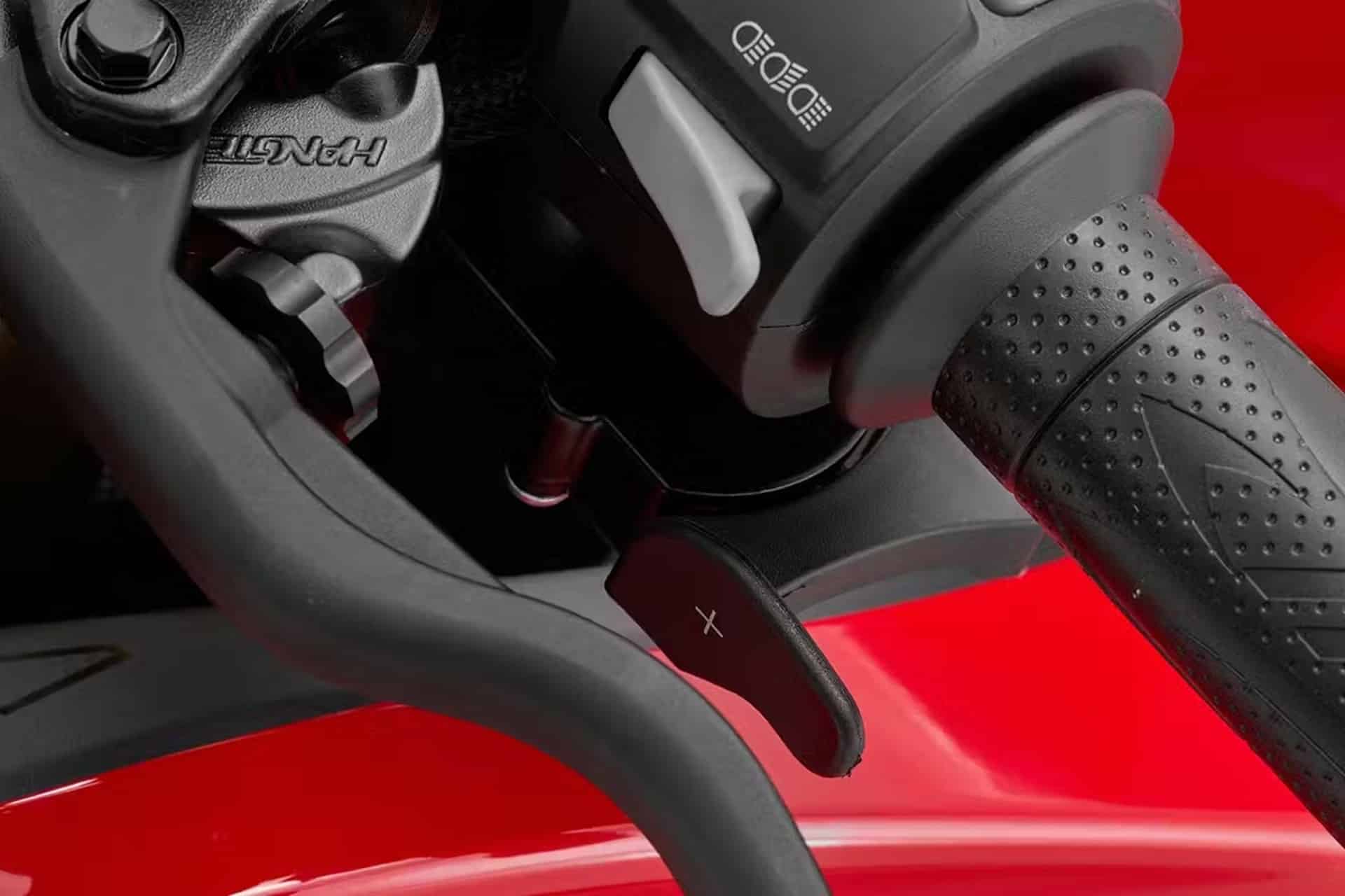 新的QJMotor SRK 500 RA 2025：半病态变化，Monobrazo和Mantymation A2