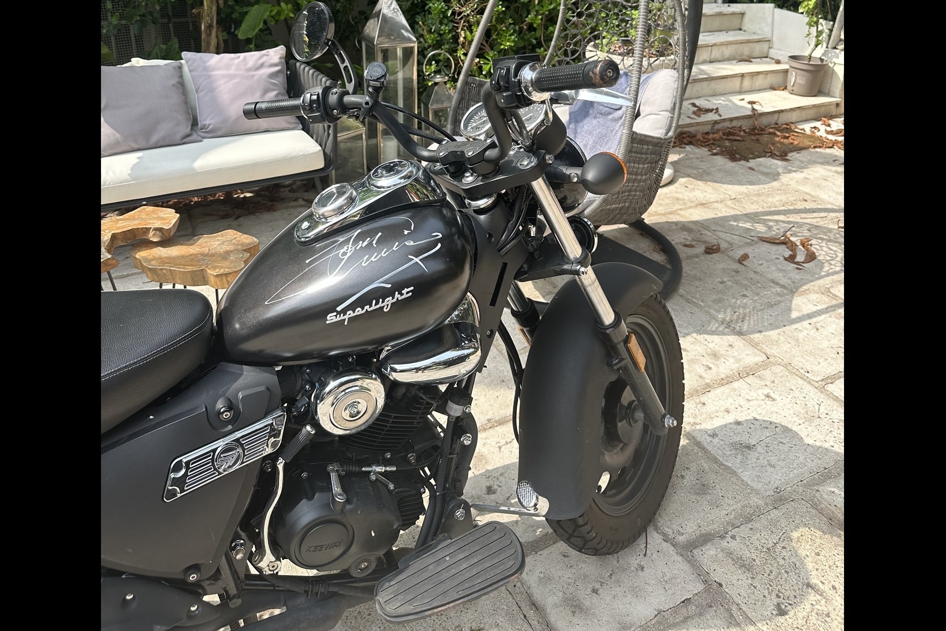 由汤姆·克鲁斯（Tom Cruise）签署的Keeway Superight 125即将拍卖