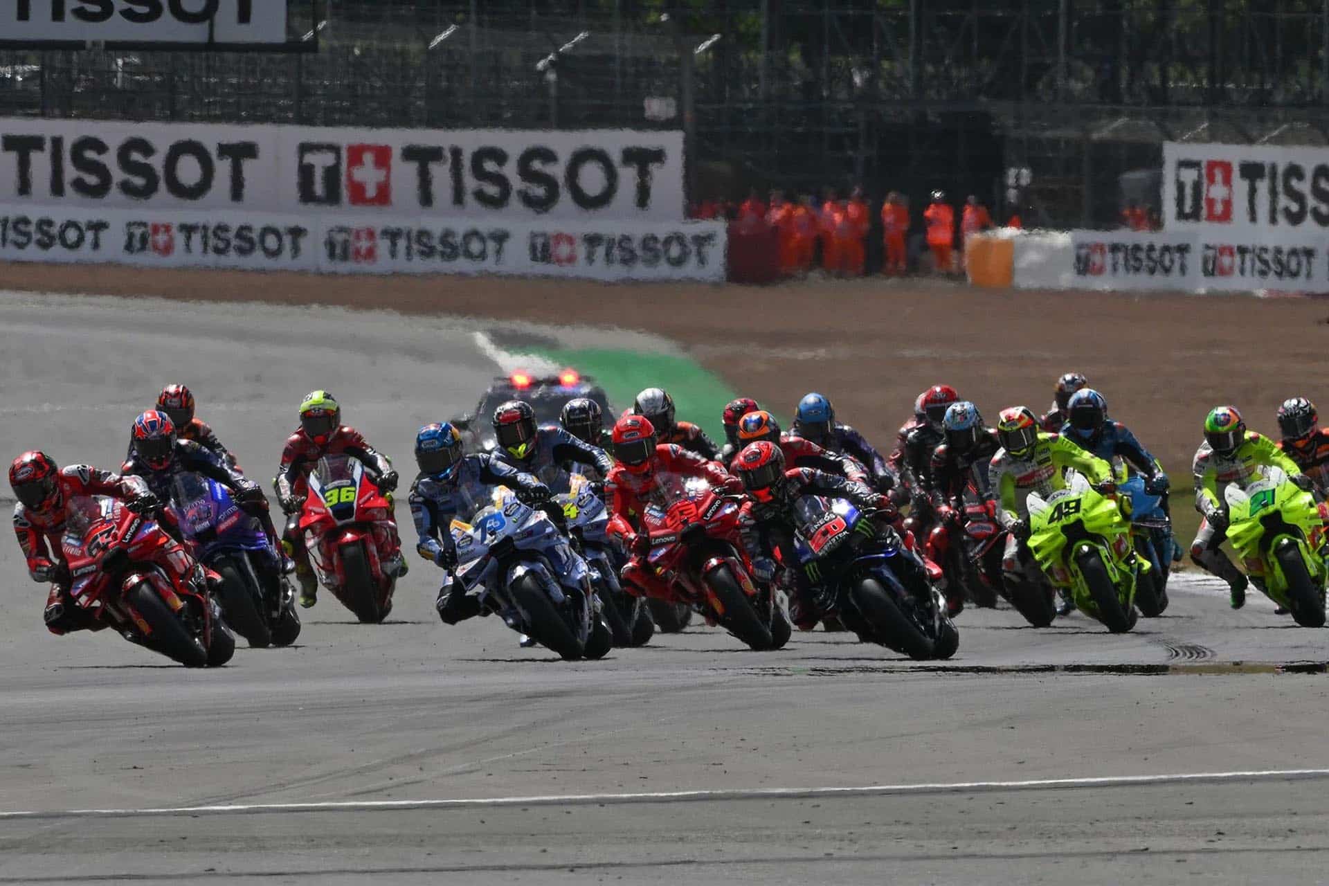 GP de Reino Unido 2025: Bezzecchi y Aprilia vencen en la carrera más impredecible