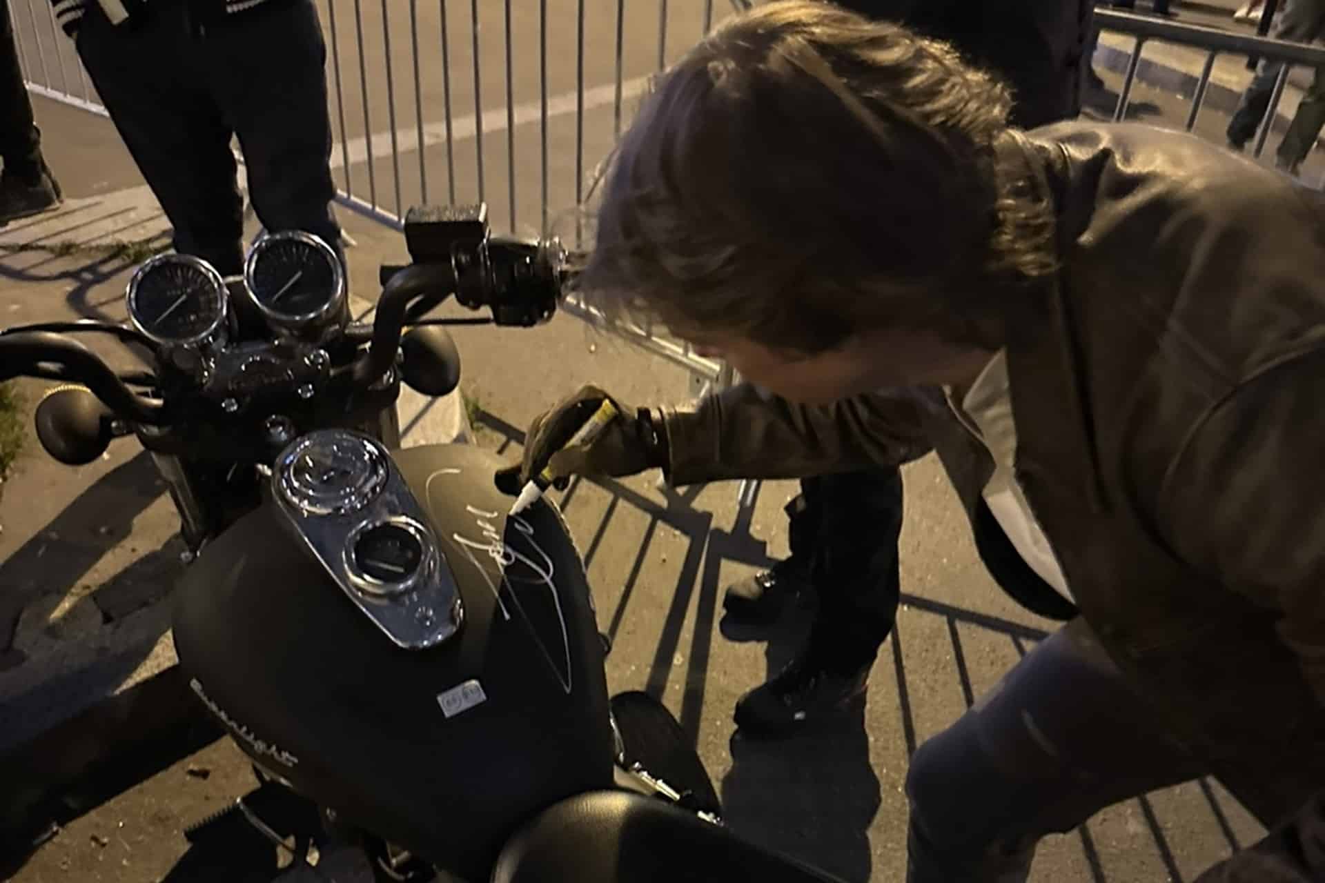 由汤姆·克鲁斯（Tom Cruise）签署的Keeway Superight 125即将拍卖