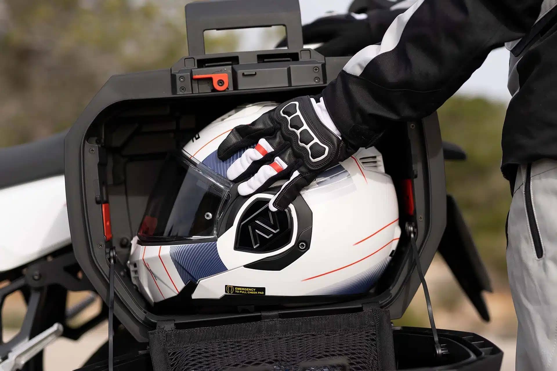 La maleta lateral expandible SH38X de SHAD, celebra su primer año de vida