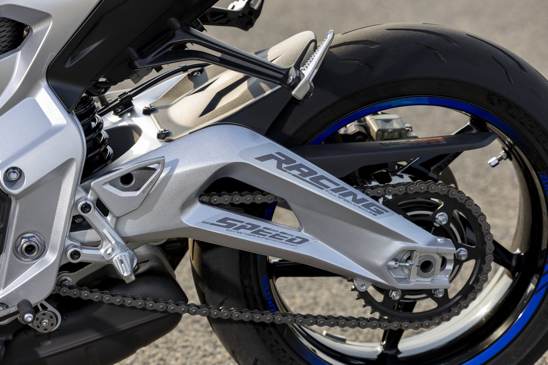 测试Zontes 703 RR 2025