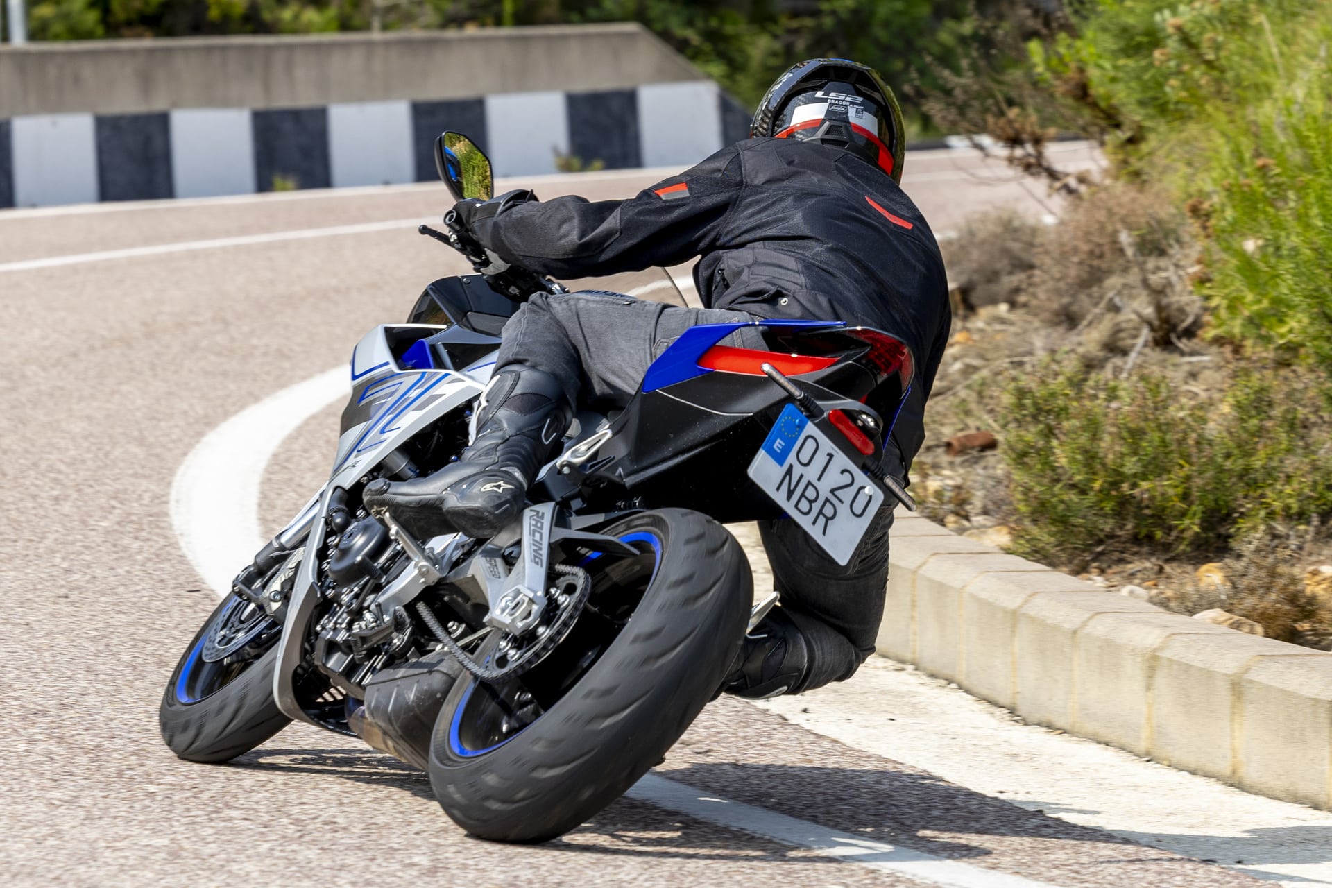 测试Zontes 703 RR 2025