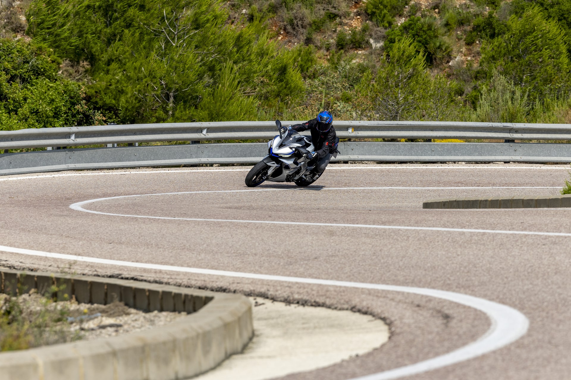 测试Zontes 703 RR 2025