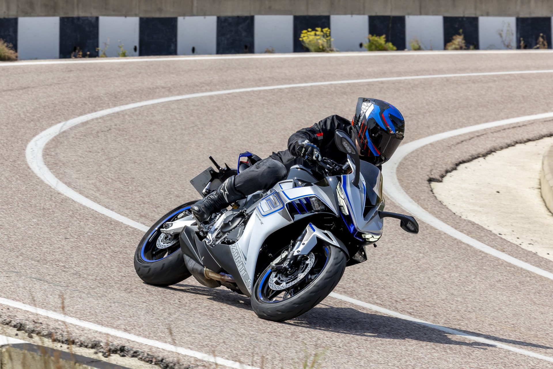 测试Zontes 703 RR 2025