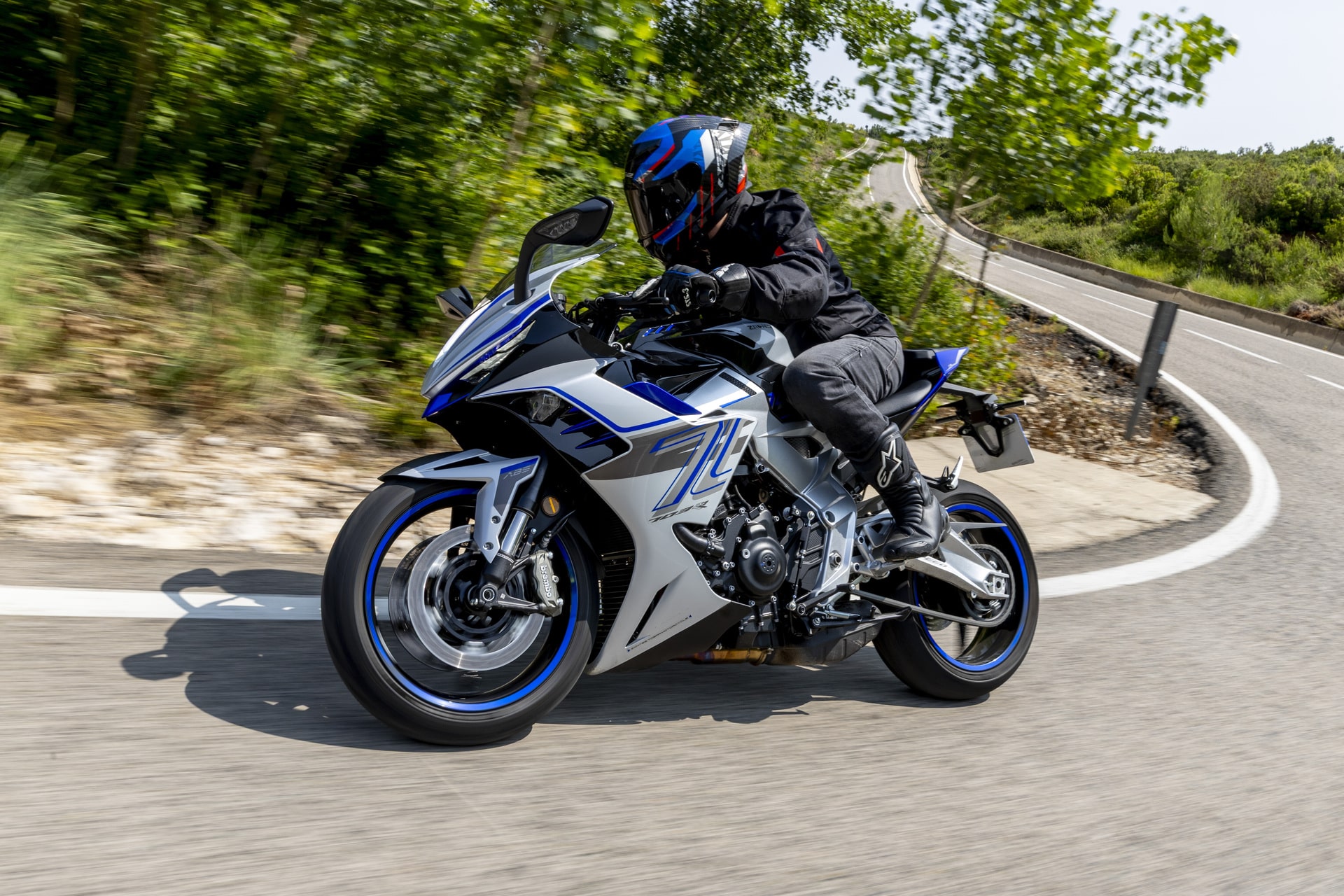 测试Zontes 703 RR 2025