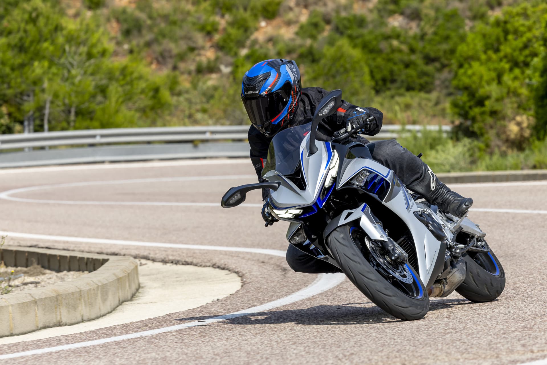 测试Zontes 703 RR 2025