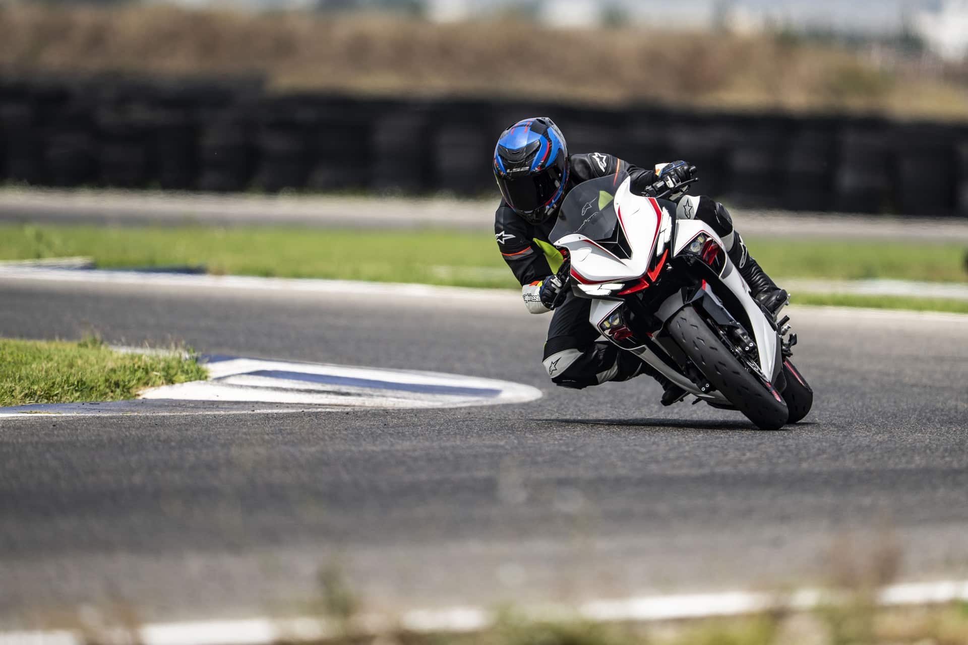 测试Zontes 703 RR 2025