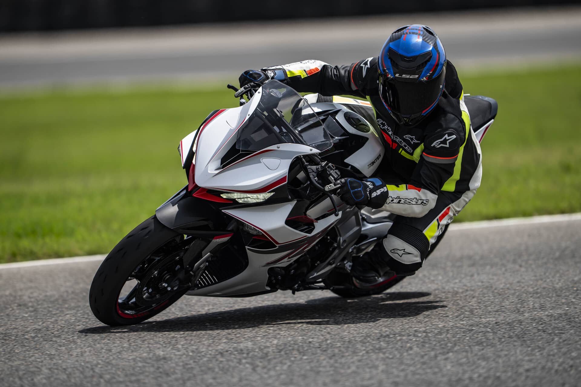 测试Zontes 703 RR 2025