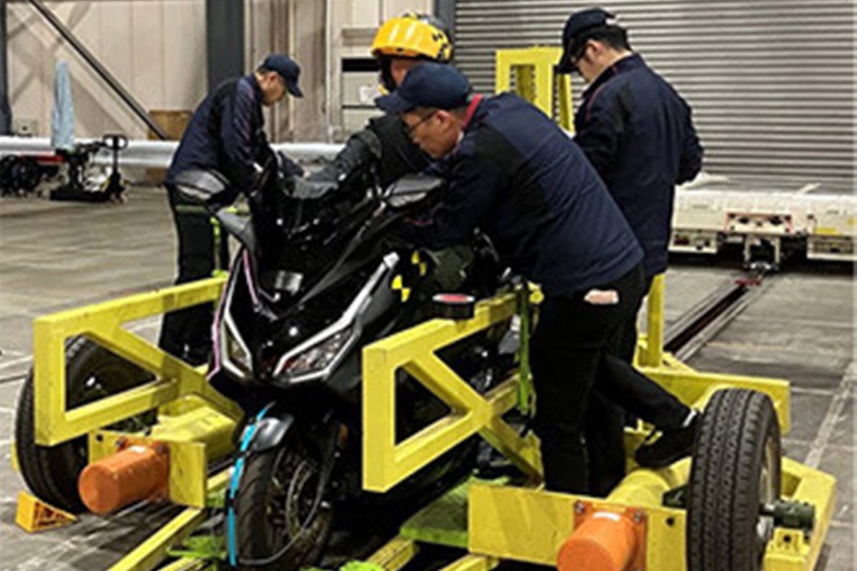 Toyoda Gosei执行了他的下一个摩托车的内部测试