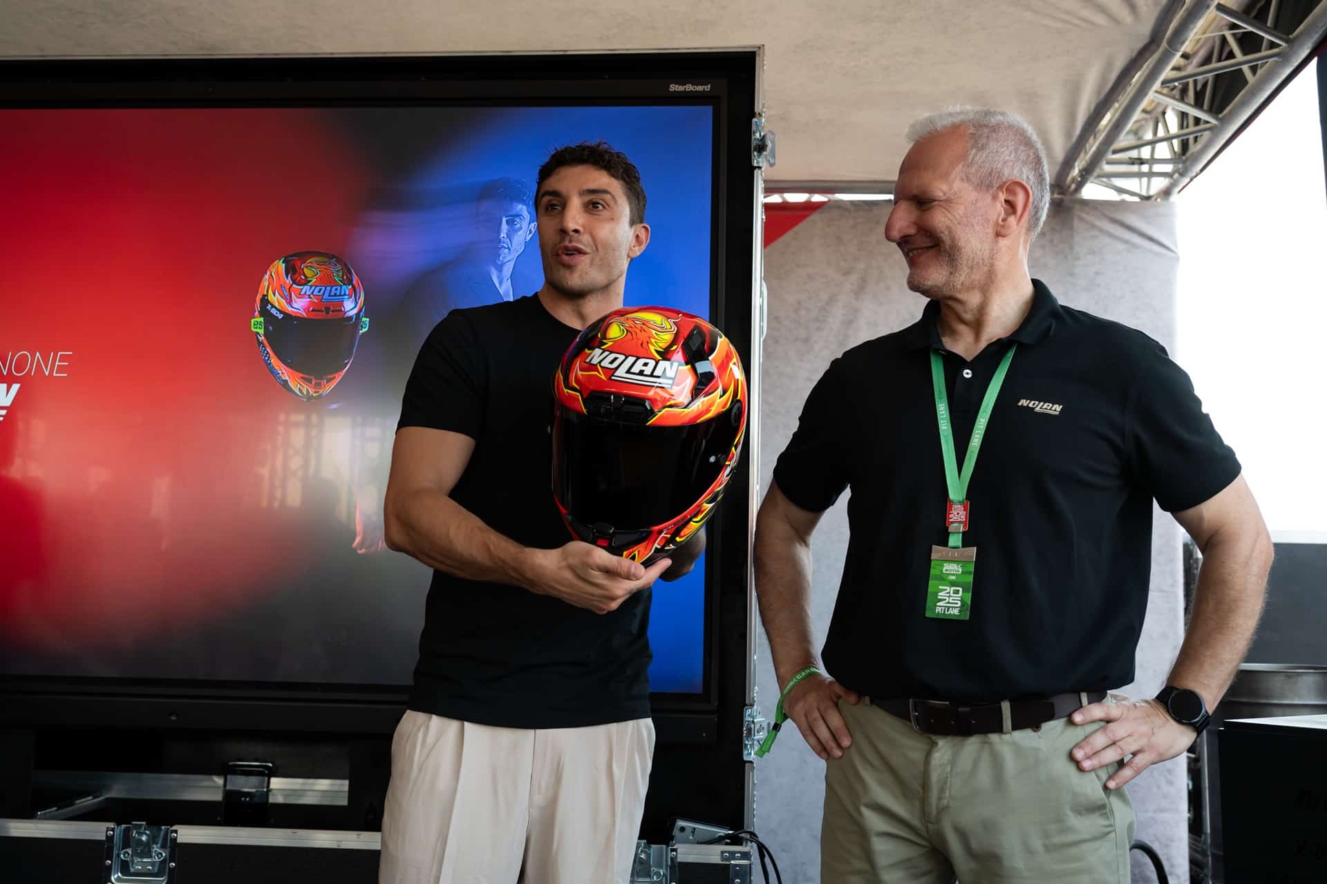 诺兰（Nolan）并用Andrea Iannone看WSBK 2025的图形呈现其新的复制头盔