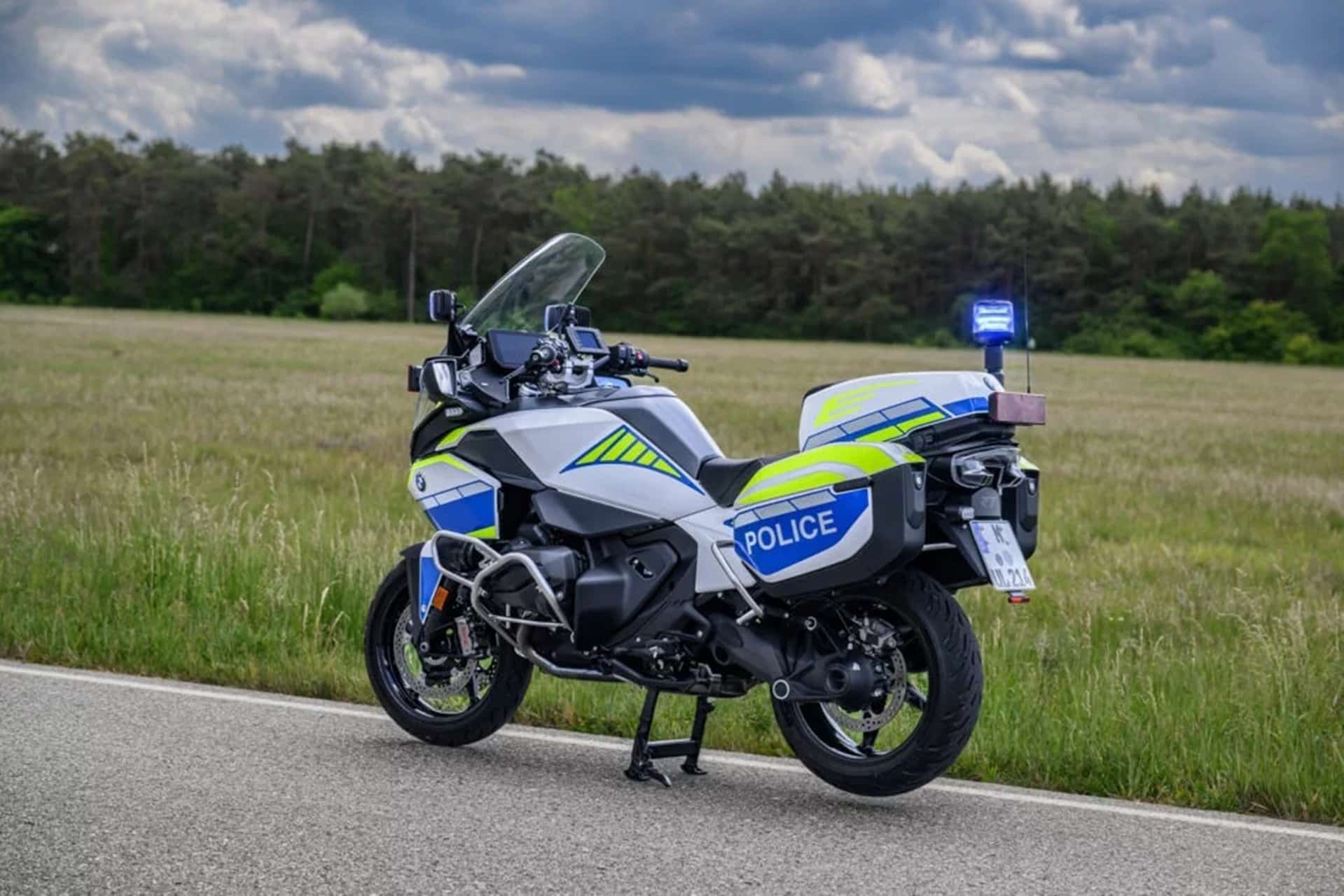 BMW R 1300 RT-P 2025：德国品牌展示了其新的高级飞行旅行的警察版本