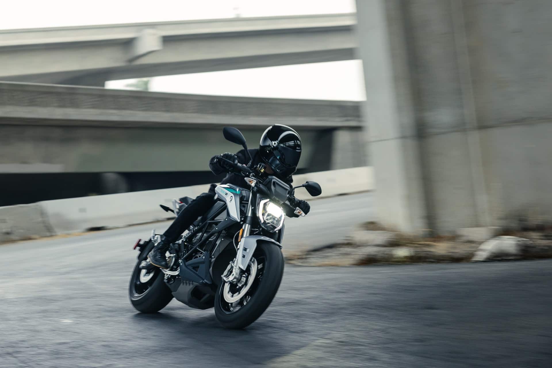 电动摩托车上的神话和现实：零摩托车响应数据